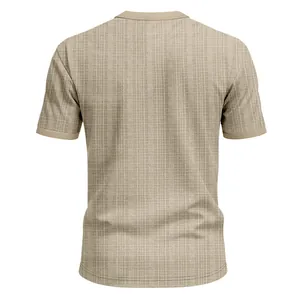 Vue arrière d'un t-shirt décontracté kaki à manches courtes pour hommes en maille flammée