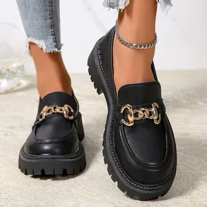 Loafers με πλατφόρμα και χρυσή αλυσίδα, γυναικεία παπούτσια βρετανικού στυλ για φθινόπωρο.