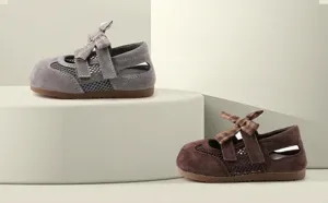 Detailed view of kids' breathable mesh sandals with plaid bow decoration in two colors