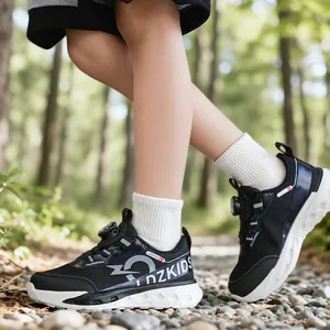 Baskets de sport stylées pour enfants avec système de laçage rotatif pour la randonnée.