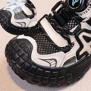 Breathable mesh boys' chunky sports sneakers with a lightweight tires-inspired sole.