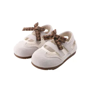 Toddler girls' closed-toe sandals with checkered bows and breathable white mesh upper