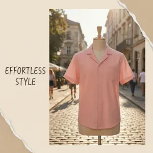 Detalle de camisa rosa de cuello cubano con textura de ondas en entorno urbano