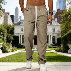 Khakifarbene Herren-Freizeithose mit elastischem Kordelzug im modernen urbanen Outdoor-Stil