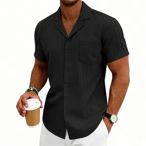 Camisa informal negra para hombre con cuello cubano y textura ondulada vertical única