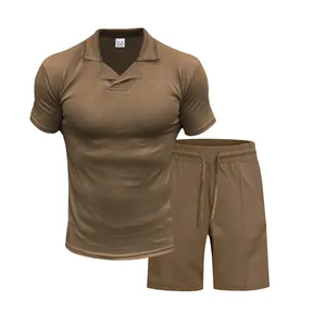 Herren Sommer-Set in Braun mit schmal geschnittenem Kurzarm-Poloshirt und Shorts