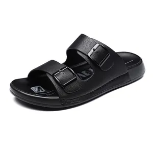 Vue latérale détaillée de sandales noires pour hommes avec doubles sangles à boucle.