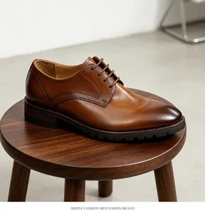 Zapatos tipo derby clásicos para hombre en cuero marrón genuino con suela de goma robusta