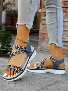Bequeme Damen-Sandalen in Blau mit geflochtenen Riemen für den sommerlichen Strand