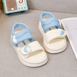 Süße Plateau-Sandalen mit Herz für Mädchen in Hellblau und Creme