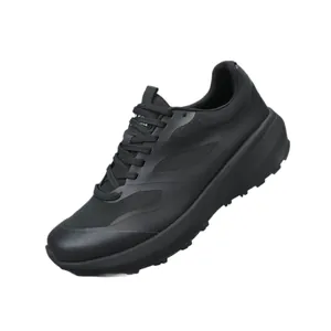 Zwarte ademende heren sneakers van mesh met dikke zool voor sport en vrije tijd.
