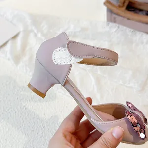 Scarpe da principessa viola per bambine con fiocco di paillettes e tacco basso elegante
