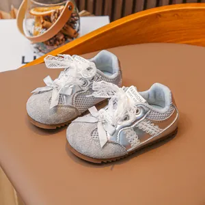 Baskets mode argentées pour filles avec rubans en dentelle et nœuds décoratifs en mesh