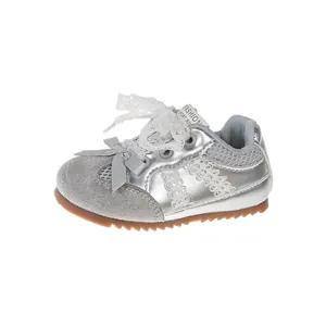 Chaussures de sport argentées pour filles avec ruban et détails pailletés