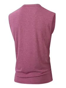 Vue arrière d'un t-shirt sans manches bordeaux décontracté pour homme en maille.