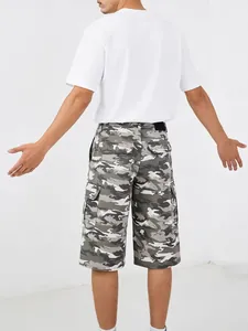 Men's camouflage cargo shorts in grey camo pattern, casual three-quarter length style