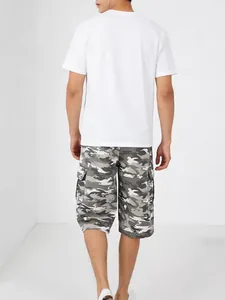 Men's trendy camouflage cargo shorts featuring a classic casual streetwear design