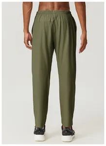 Vue arrière du pantalon de randonnée homme vert olive avec taille élastique