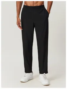 Vue complète du pantalon de sport d'extérieur noir à séchage rapide pour hommes en randonnée