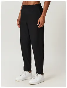 Détail du pantalon de sport extérieur noir à séchage rapide pour homme pour la randonnée