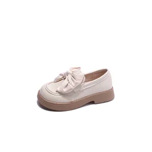 Mocassins élégants en cuir beige pour filles avec grand nœud et talon épais style chic