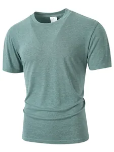 Détail du t-shirt à manches courtes pour hommes en coton et lin respirant, vert.