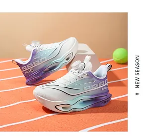 Detailweergave van paarse gradiënt carbonplaat racing hardloopschoenen voor heren