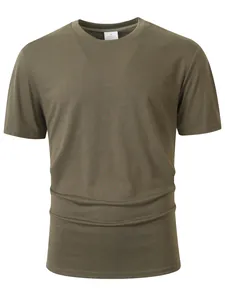 Détail d'un t-shirt homme en coton et lin vert olive avec col rond classique.