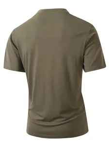 Vue arrière d'un t-shirt à manches courtes respirant pour homme en vert olive