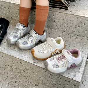 Baskets de sport en maille respirante pour garçons en trois couleurs pour l'été