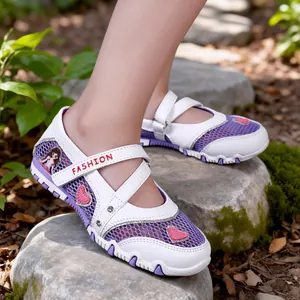 Atmungsaktive lila Mesh-Mary-Jane-Sandalen für Mädchen mit Klettverschluss und Herz