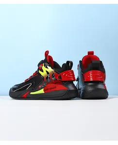 Vista laterale e posteriore delle scarpe da basket traspiranti per bambini con motivo a fiamma
