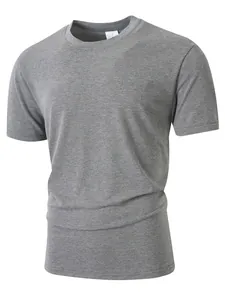 Vue détaillée d'un t-shirt gris chiné respirant pour homme à col rond classique.