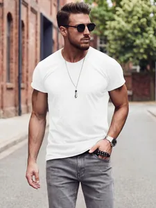 T-shirt ajusté pour homme en coton et lin blanc avec un col rond respirant et moderne