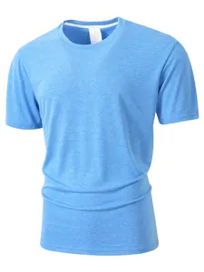 Gros plan d'un t-shirt bleu respirant en coton et lin pour homme avec col rond