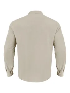 Vista posteriore di una camicia casual da uomo in lino color kaki a maniche lunghe