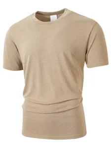 Texture détaillée d'un t-shirt homme respirant en coton et lin de couleur kaki