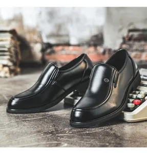Klassische schwarze Leder-Loafer für Herren zum Reinschlüpfen im Vintage-Stil