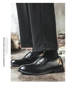 Detailansicht schwarzer Business-Loafer für Herren aus Leder im eleganten Slip-On-Design