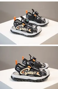 Closed-toe boys' beach sandals with adjustable rotary buckle system