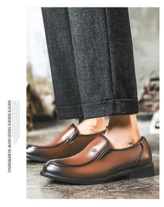 Seitenansicht klassischer brauner Leder-Business-Loafer mit Slip-on-Design für Herren