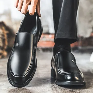 Klassische schwarze Herren-Leder-Loafer im Slip-On-Stil für Business und Freizeit