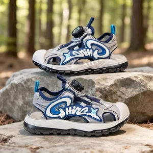 Outdoor boys closed toe sports sandals with rotating buckle and non-slip soft sole design