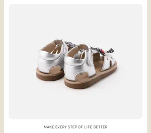 Rear view detail of silver toddler girl closed-toe sandals with bow