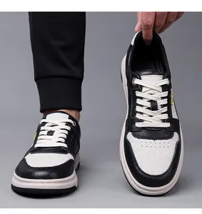 Vista dettagliata delle sneaker panda da uomo in pelle bianca e nera con suola antiscivolo