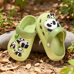 Sabots de jardin légers vert pour enfants avec motif panda et semelle antidérapante d'été.
