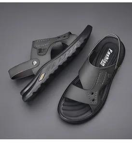 Vista detallada de las sandalias de exterior transpirables para hombre con suela gruesa