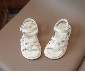 Elegant white girls' princess sandals with decorative pearls and bowknot for summer beach