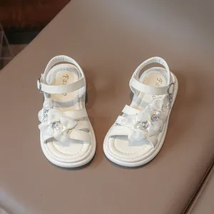 Elegant white girls princess sandals featuring delicate lace bows with pearl accents