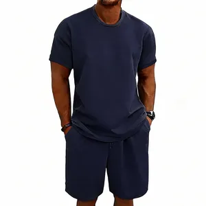 Nahaufnahme des lockeren, schweren Baumwoll-T-Shirts und Shorts-Sets für Herren in Marineblau